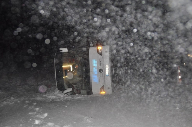 Otobüs Kazasında Yaralıların Tedavisi Sürüyor