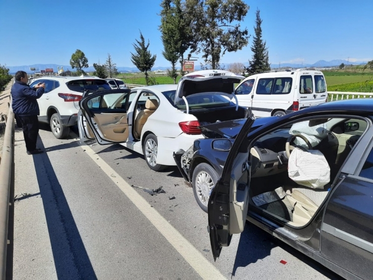 Antalya’da Zincirleme Trafik Kazası