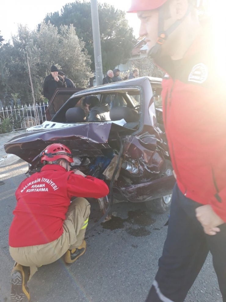 Edremit’te Trafik Kazası: 4 Yaralı