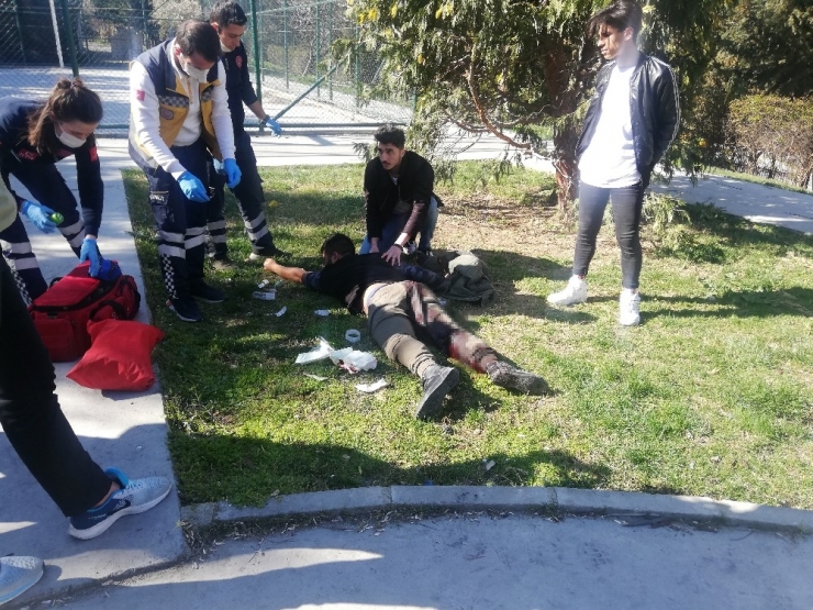 Beylikdüzü’nde Parkta Bıçaklı Kavga: 1 Yaralı