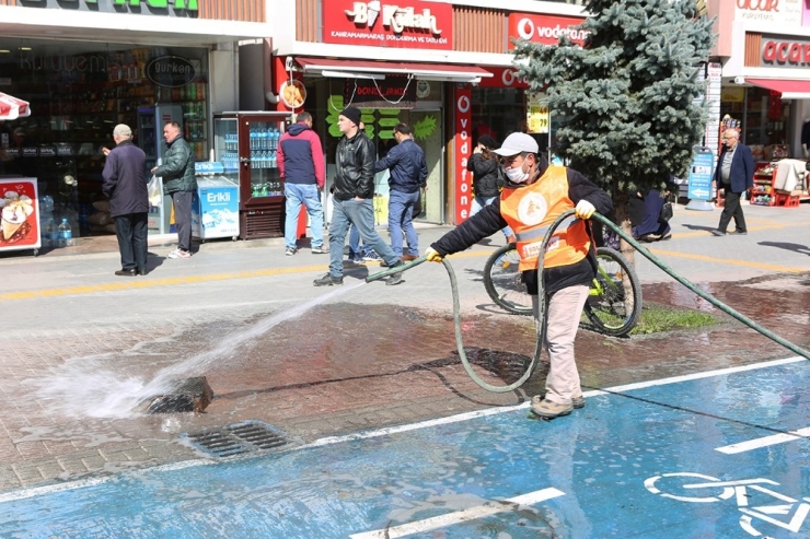 Bolu’nun En İşlek Caddesi Korona Virüse Karşı Dezenfekte Edildi