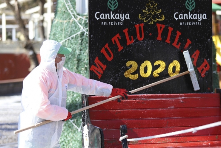 Kuğulu Park Ve Tunalı Hilmi Caddesi Dezenfekte Edildi