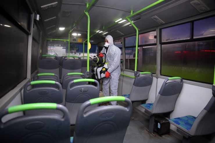 Çayırova’da Halk Otobüsleri Dezenfekte Edildi