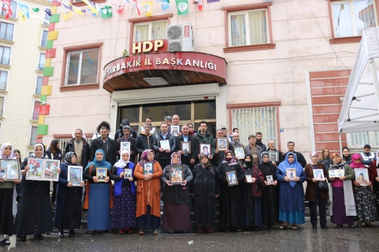 Hdp Önündeki Ailelerin Evlat Nöbeti 197’nci Gününde