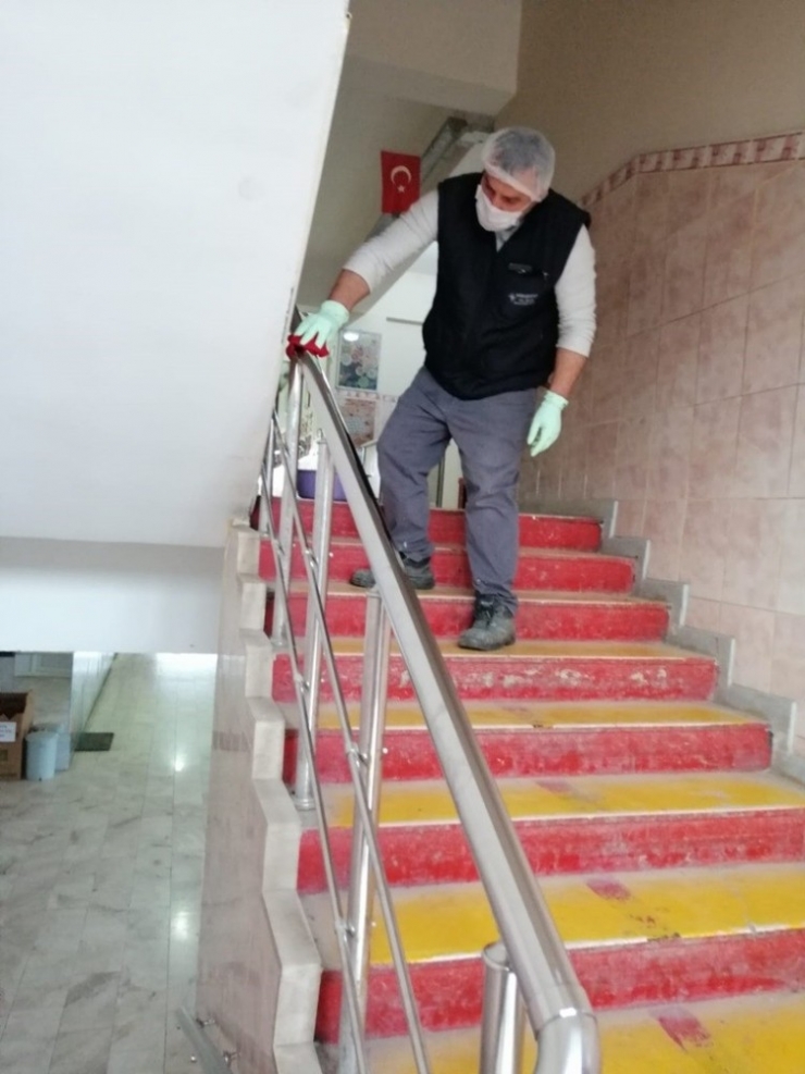 Sungurlu’da Okullar Corona Virüse Karşı Temizleniyor