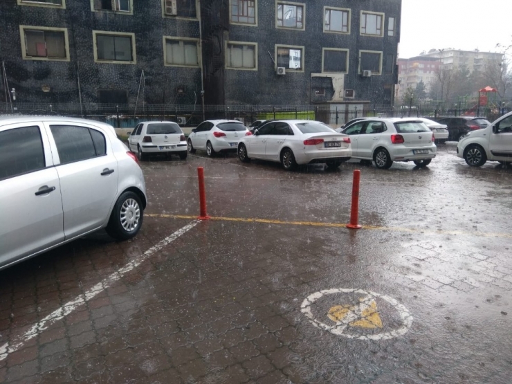 Diyarbakır’da Dolu Yağışı Hayatı Olumsuz Etkiledi