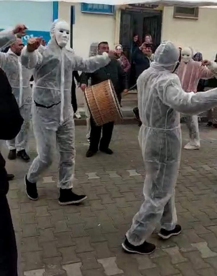 Ne Düğünden Vazgeçtiler Ne De Tedbir Almaktan...