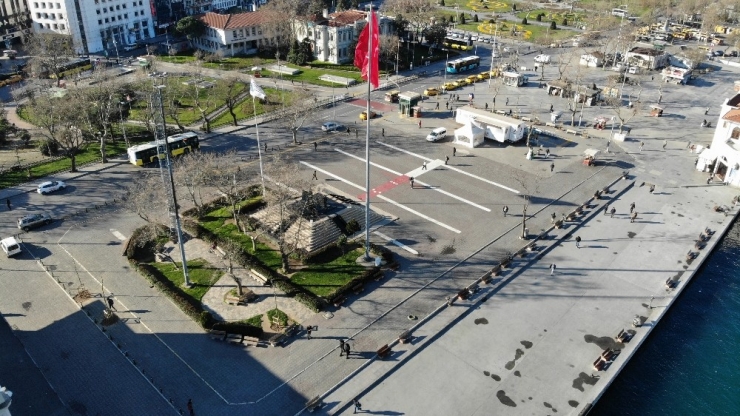 Korona Virüsü Nedeniyle İstanbul’da Meydanlar Boş Kaldı