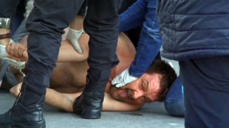 Alkollü Adam Esenyurt’ta Ortalığı Birbirine Kattı