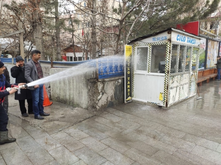 Hakkari’de Dezenfekte Çalışmaları Sürüyor