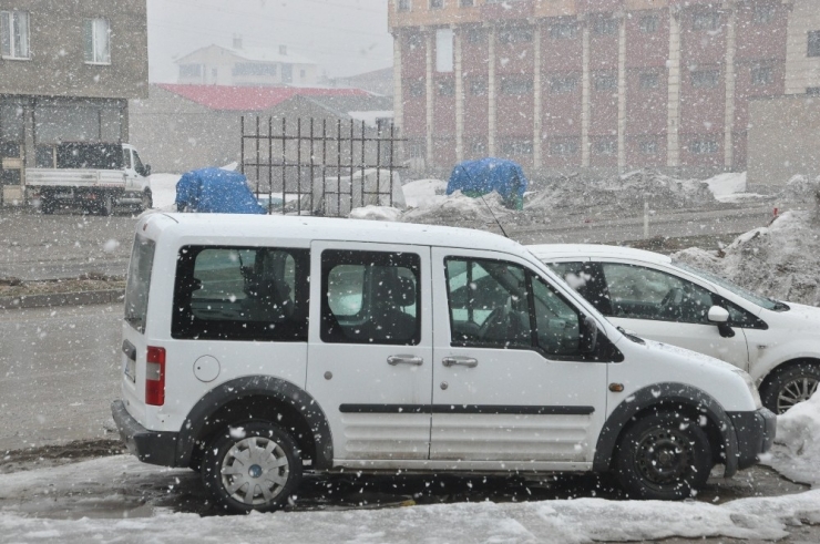 Yüksekova’da Kar Yağışı