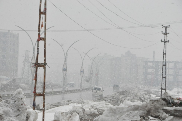 Yüksekova’da Kar Yağışı