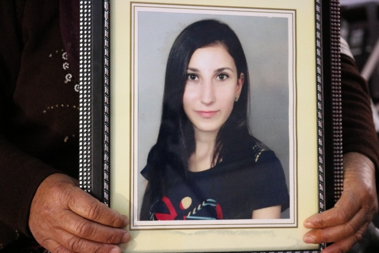 Hdp Önündeki Evlat Nöbetine Bir Aile Daha Katıldı