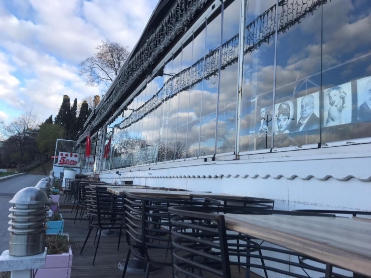 Korona Virüsü Nedeniyle Kafeler Kepenk Kapattı, Üsküdar Salacak Sahili Bomboş Kaldı