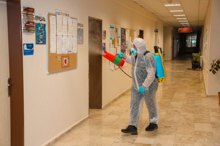 Üniversitede "Korona Virüsü" Temizliği Sürüyor