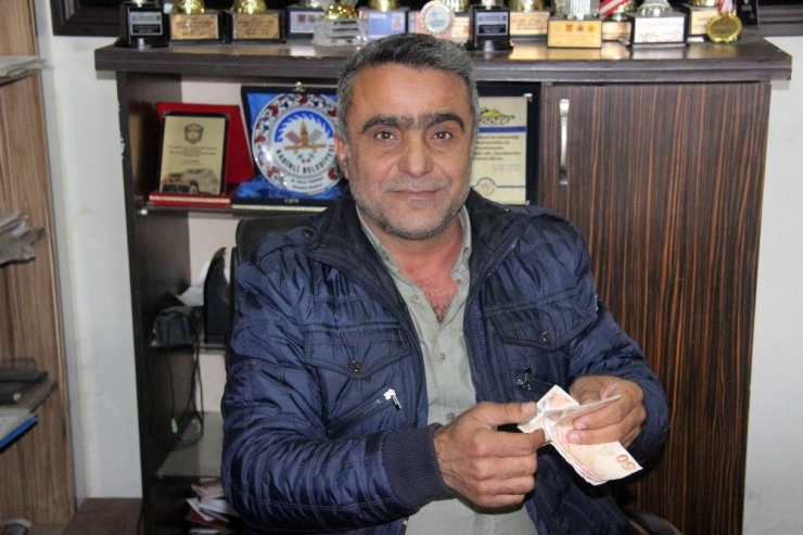 Korona Virüs Paylaşımı İle Fenomen Oldu