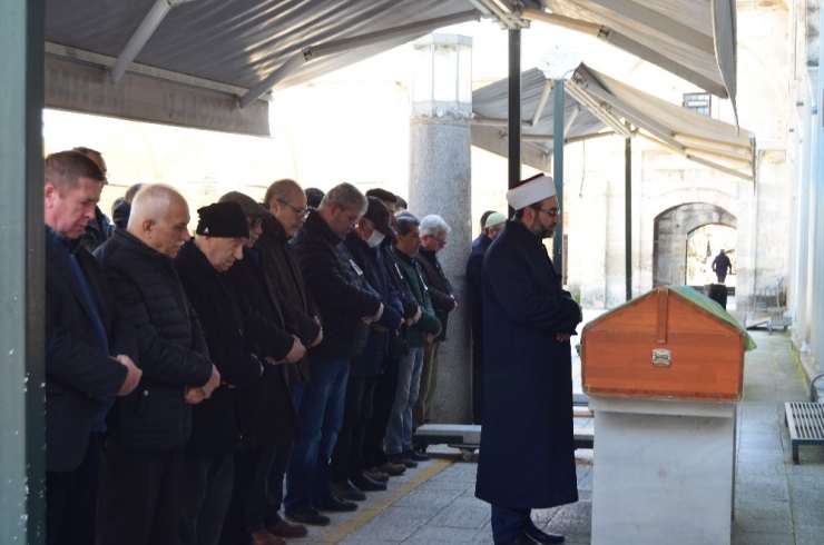Yaşlı Kadının Cenazesi, Korona Virüsü Tedbiri Kapsamında Namaz Vaktinden Önce Kılındı