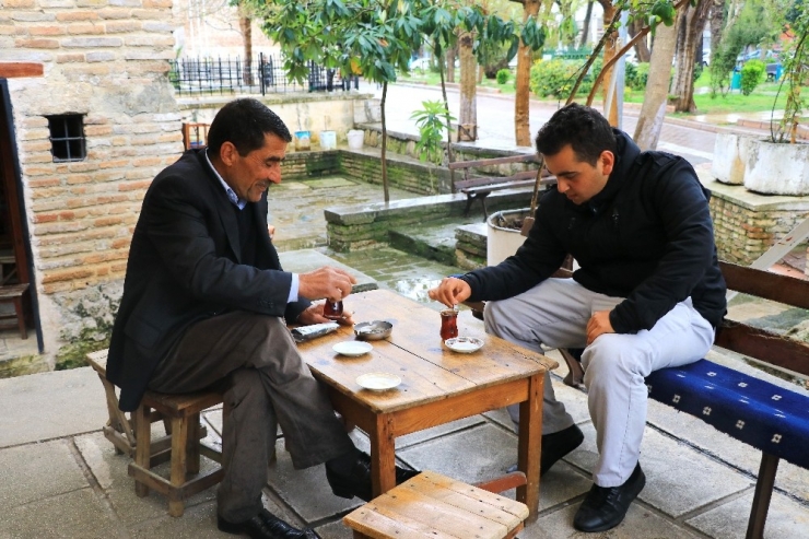 Adana’da Kıraathaneci Ve Vatandaşlar Yasağa Uymadı