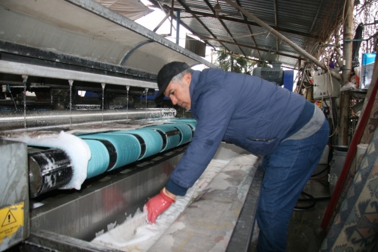 Korona Virüsü Nedeniyle Halı Yıkamacılarda Yoğunluk