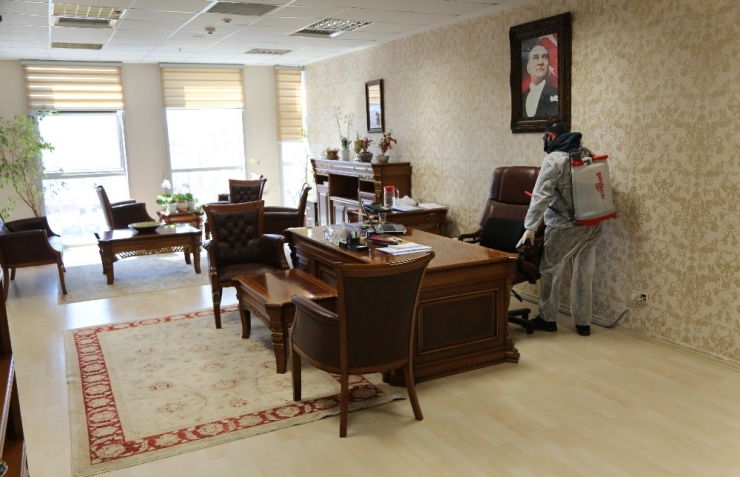 Maltepe’de Devlet Daireleri Dezenfekte Edildi
