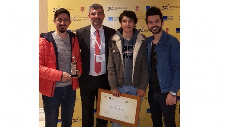 Meü Öğrencisi Ahmet Petek, Genç İletişimciler Yarışmasından Ödülle Döndü