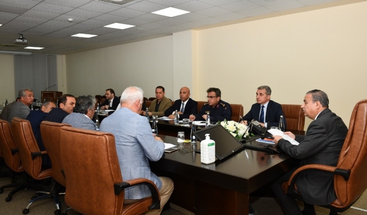 Vali Su Başkanlığında Korona Virüs Tedbirleri Toplantısı Düzenlendi