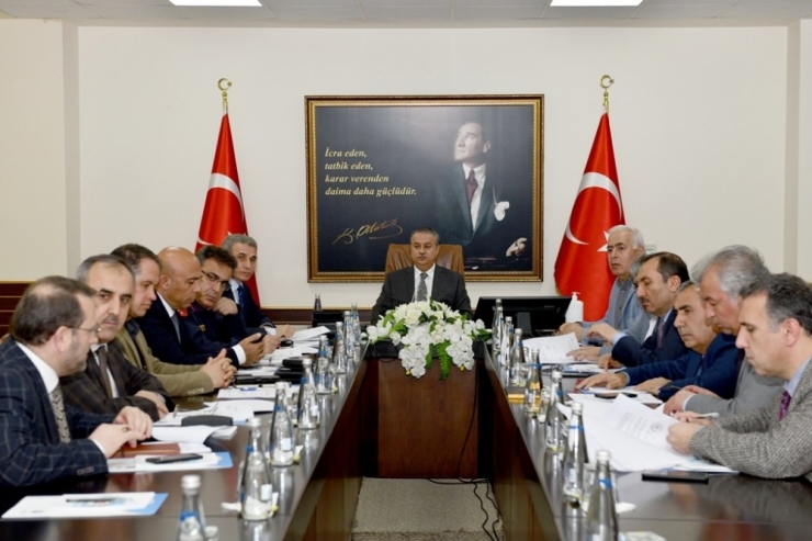 Vali Su Başkanlığında Korona Virüs Tedbirleri Toplantısı Düzenlendi