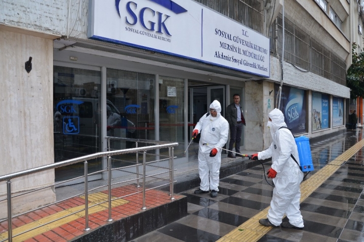 Mersin’de Resmi Kurumlar Virüse Karşı İlaçlanıyor