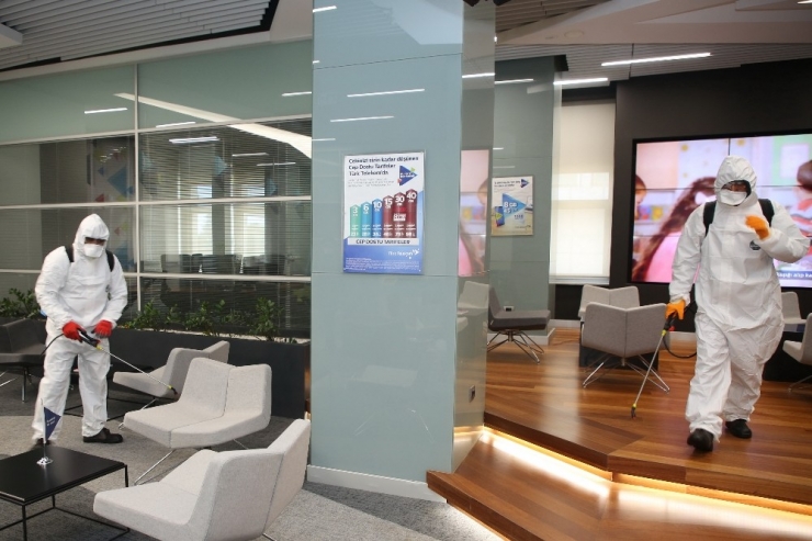 Mersin’de Resmi Kurumlar Virüse Karşı İlaçlanıyor