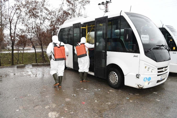 Muş Belediyesi Toplu Taşıma Araçlarını Dezenfekte Etti