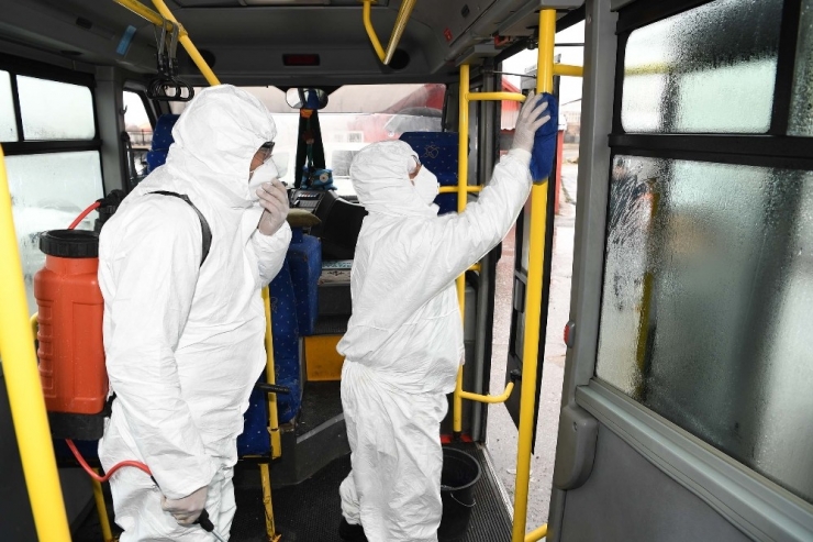 Muş Belediyesi Toplu Taşıma Araçlarını Dezenfekte Etti