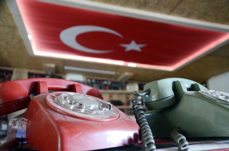 İş Yerinin 300 Metrekarelik Alanını Müzeye Çevirdi