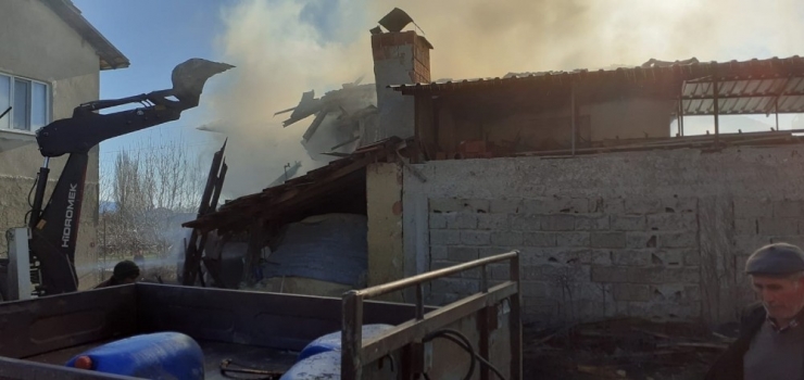 Pazarlar’da Ev Yangını: 1 Ölü