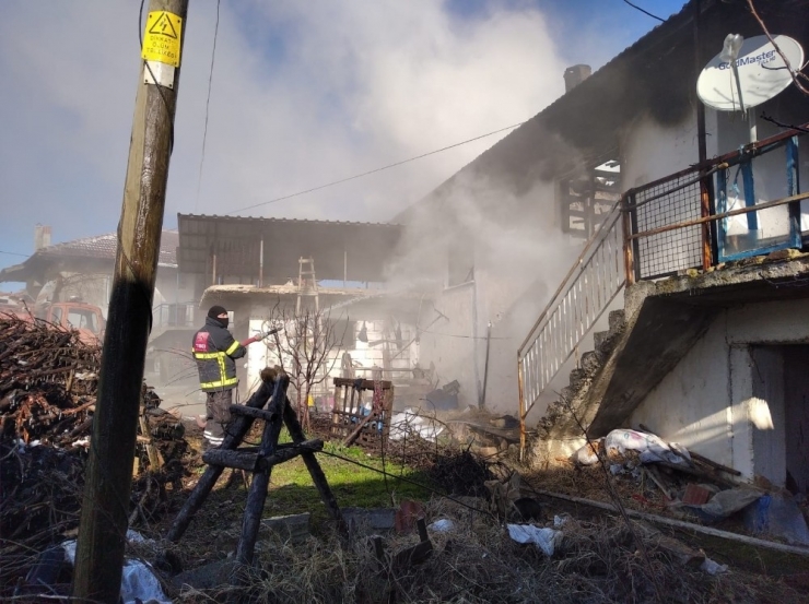 Pazarlar’da Ev Yangını: 1 Ölü