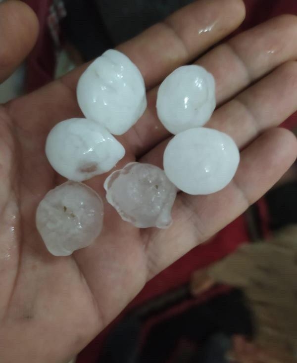 Siverek’te Misket Büyüklüğünde Dolu Yağdı