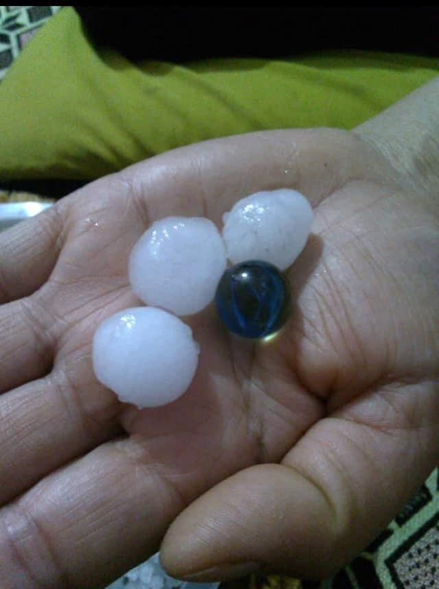 Siverek’te Misket Büyüklüğünde Dolu Yağdı