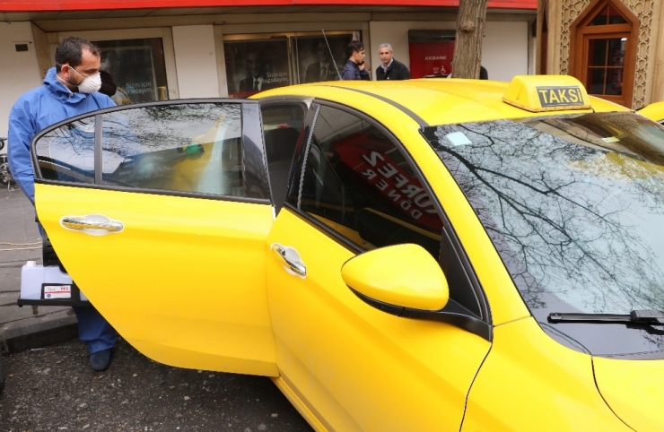 Kahramanmaraş’ta Taksiler Dezenfekte Ediliyor