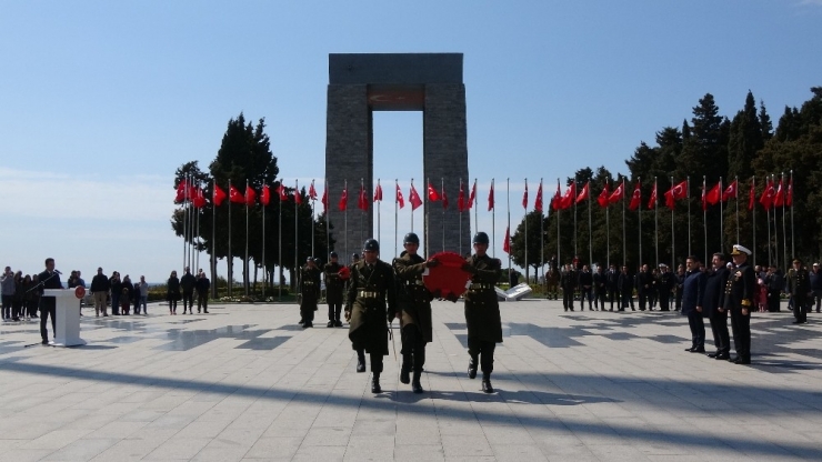 Şehitler Abidesi’nde Sade Tören