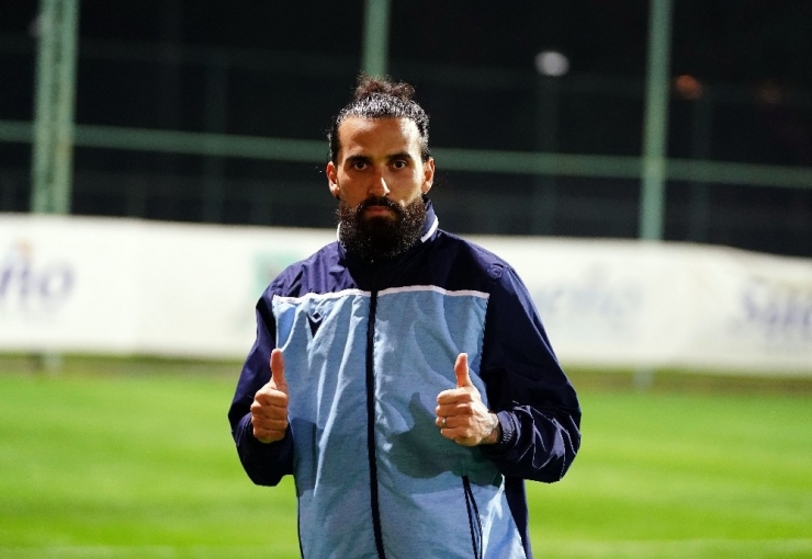 Erkan Zengin: "Futbolu Bırakmayı Düşünüyorum"