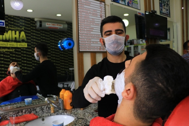 Maskeli Eldivenli Tıraş