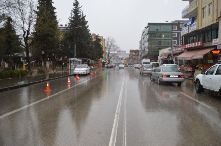Besni’de Şiddetli Yağış Etkili Oluyor