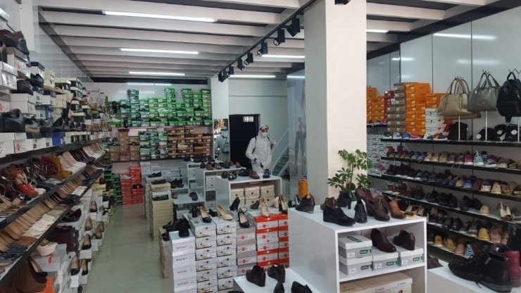 Gölbaşı İlçesinde Esnaflar İş Yerlerini Dezenfekte Ediyor
