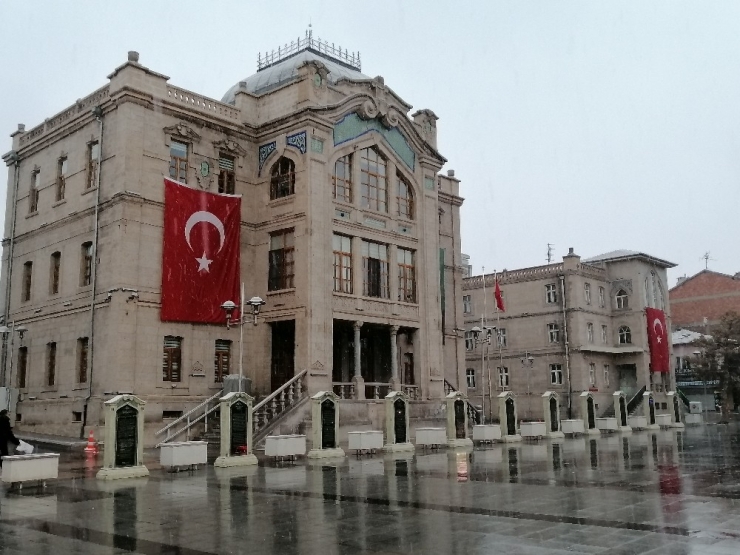 Aksaray’da Kar Yığışı Etkisini Sürdürüyor