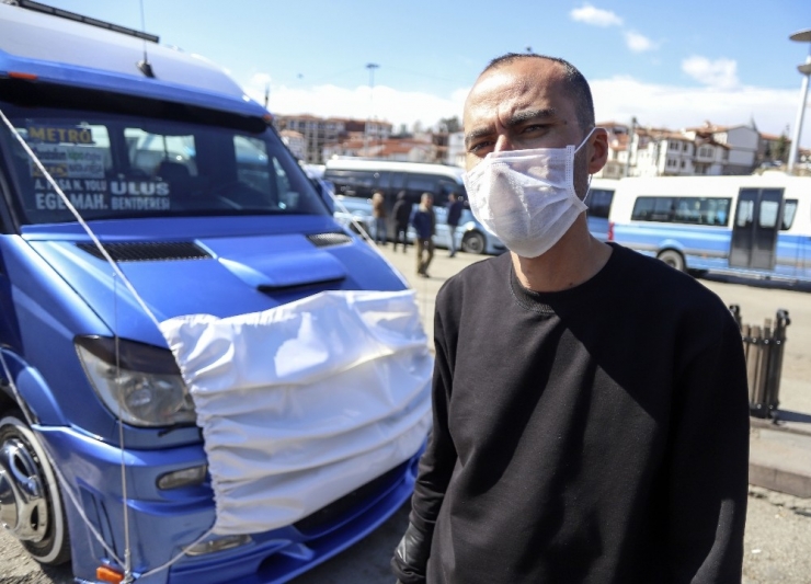 Korona Virüse Dikkat Çekmek İçin Dolmuşuna Maske Taktı