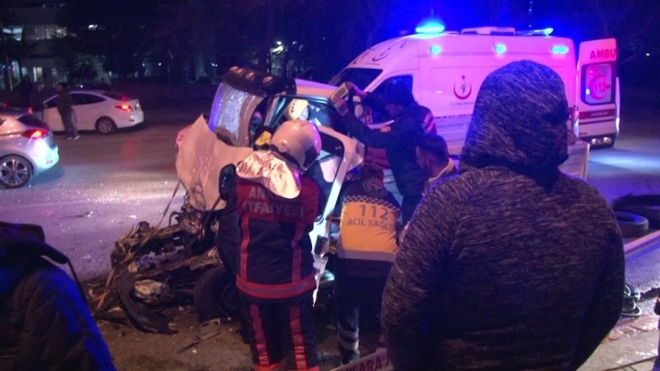 Başkent’te Otobüse Arkadan Çarpan Kamyonetin Sürücüsü Öldü