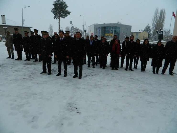 Posof’ta Kar Yağışı Altında Şehitleri Andı