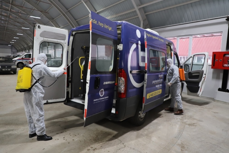 Atatürk Üniversitesinde Korona Virüs Temizliği Sürüyor