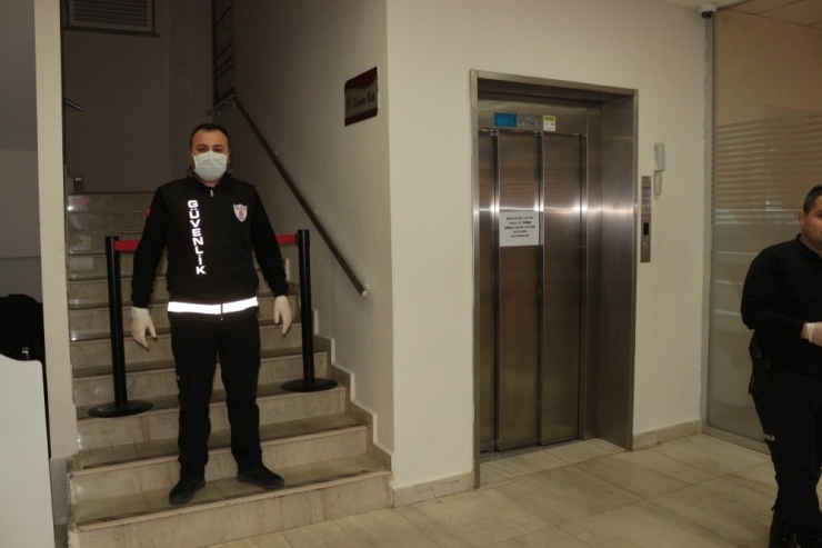 Belediye Binasına Koronavirüs Tedbiri