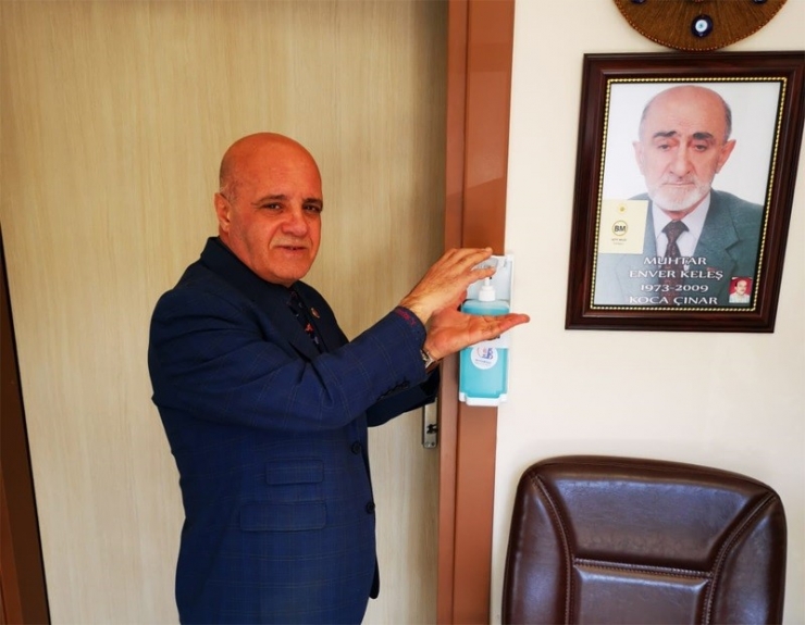 Bayrampaşa’daki Muhtarlıklara Dezenfektan Kutuları Kondu