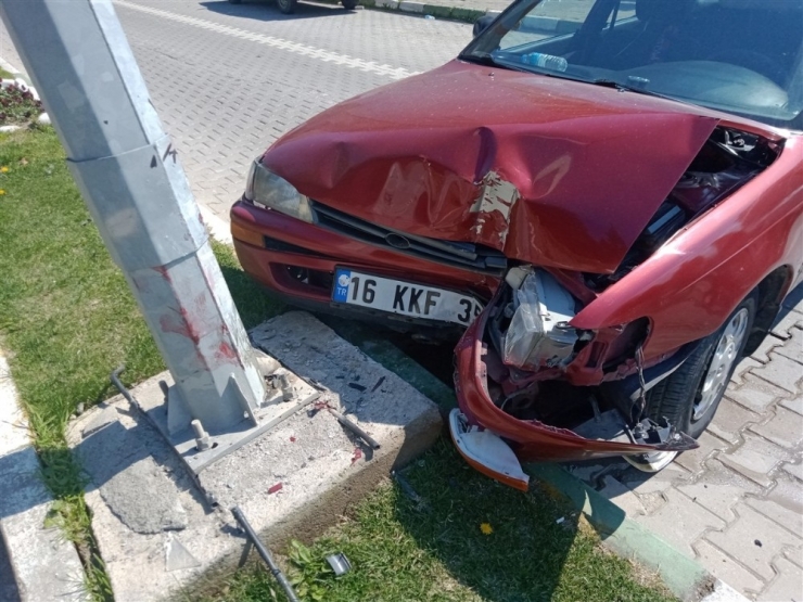 Direğe Çarparak Durabildi